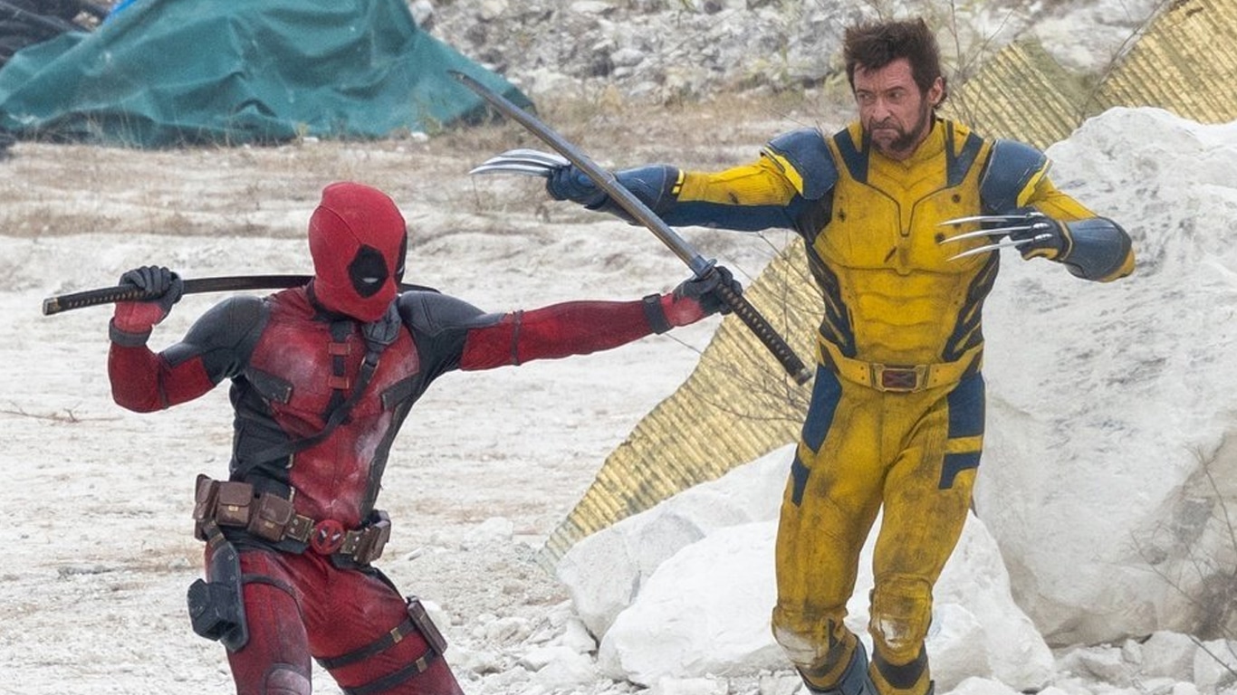 Deadpool-vs-Wolverine Deadpool 3: Fotos do set revelaram luta com Wolverine, e diretor agora falou quem vence