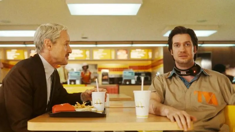 Mobius-e-Brad-no-McDonalds-Loki Produtor de Loki lança desafio para Martin Scorsese