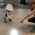 Star Wars ou WALL-E? Novo robô da Disney impressiona e não cai mesmo se empurrado