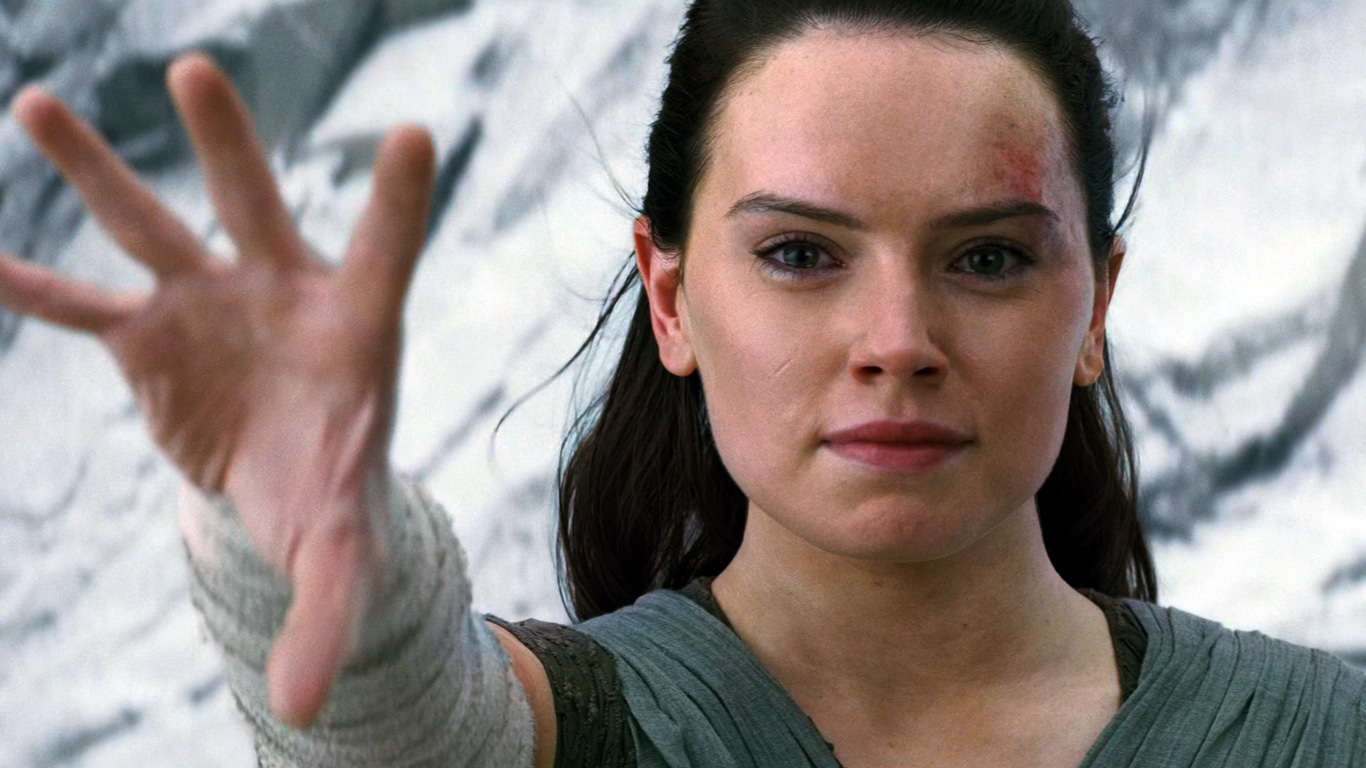 Rey-Skywalker-Daisy-Ridley Rachel Zegler responde fã de Star Wars sobre romance de Rey e Kylo Ren