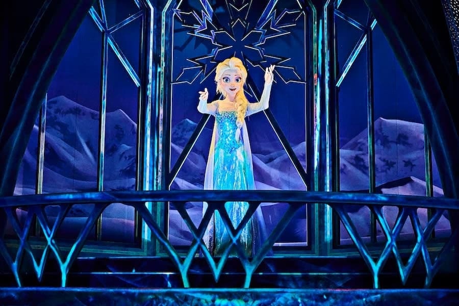 Frozen-Hong-Kong-Disneyland Por que a Disney alterou a letra de 'Let It Go' 10 anos depois?