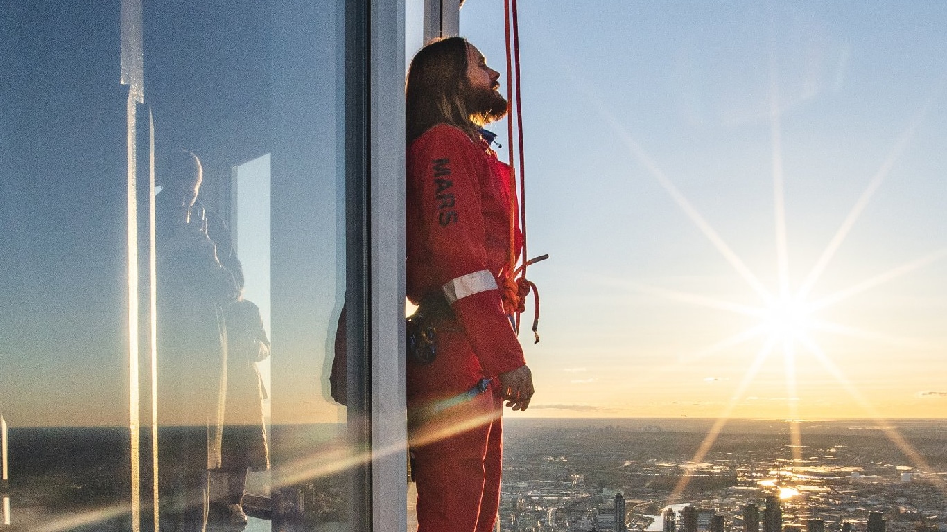 Jared-Leto-Empire-State-Building Jared Leto tem dia de Homem-Aranha e escala um dos prédios mais altos de Nova York [Vídeo]