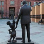 Fãs ficam enfurecidos com retirada da estátua de Walt Disney