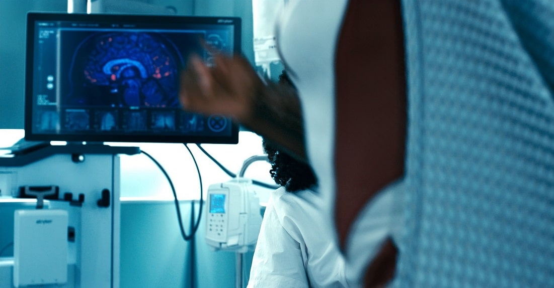 Monica-Rambeau-no-Hospital-em-As-Marvels Fã encontra logo dos X-Men escondido no trailer final de As Marvels