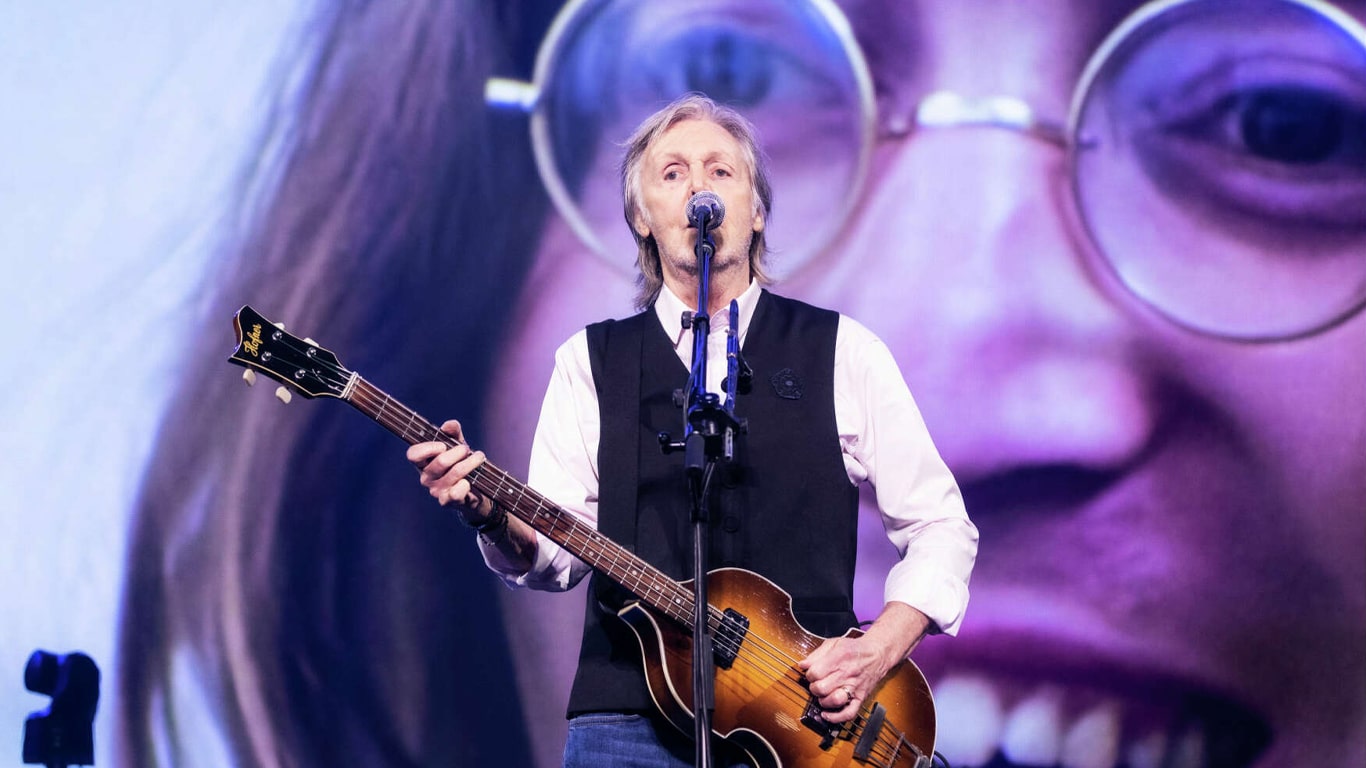 Paul-McCartney-e-John-Lennon Paul McCartney diz como John Lennon se preocupava com imagem após a morte