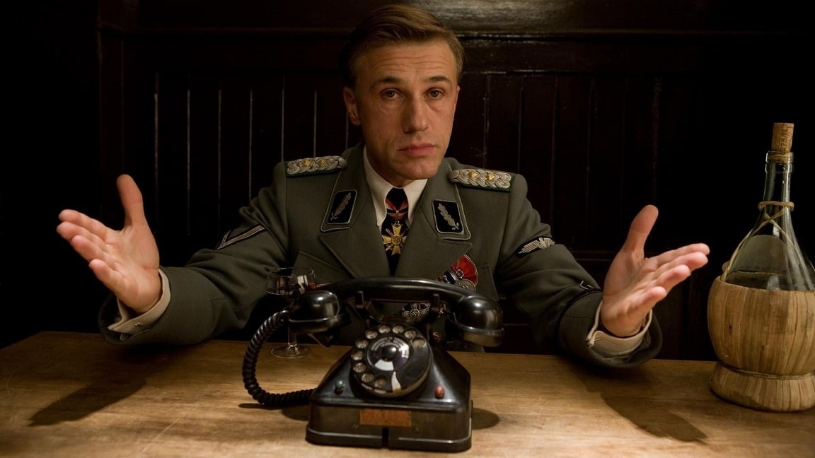 Christoph-Waltz-em-Bastardos-Inglorios Only Murders in the Building escala Christoph Waltz e eleva o nível da 5ª temporada