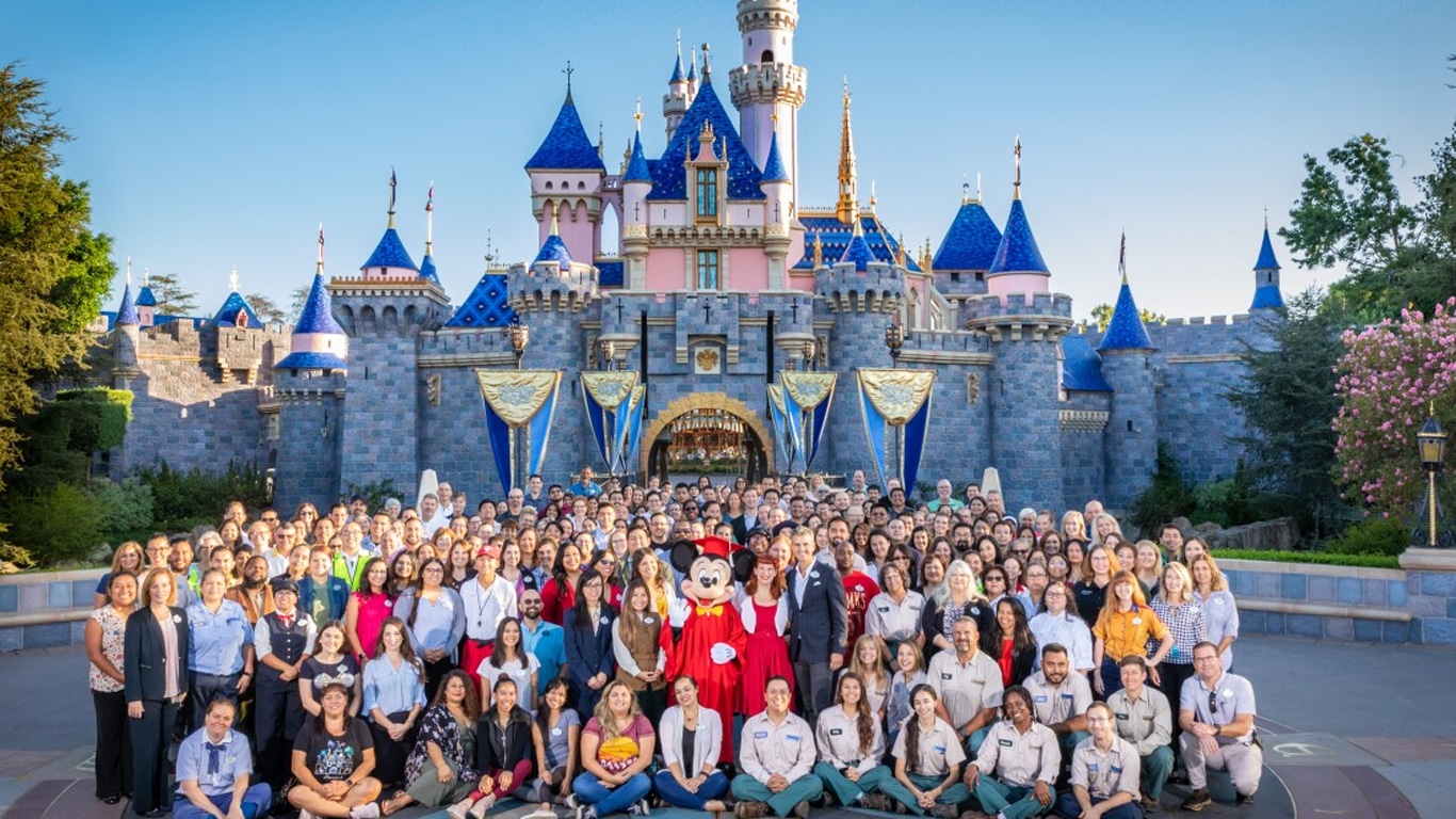 Empregados-Disney Ex-Recrutador da Disney revela o que você NÃO deve inserir no currículo