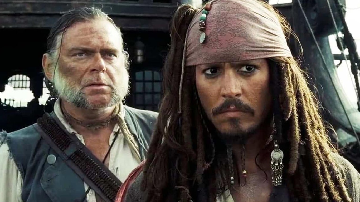 Kevin-Mcnally-e-Johnny-Depp-em-Piratas-do-Caribe Ator de Piratas do Caribe é preso antes de evento de Doctor Who