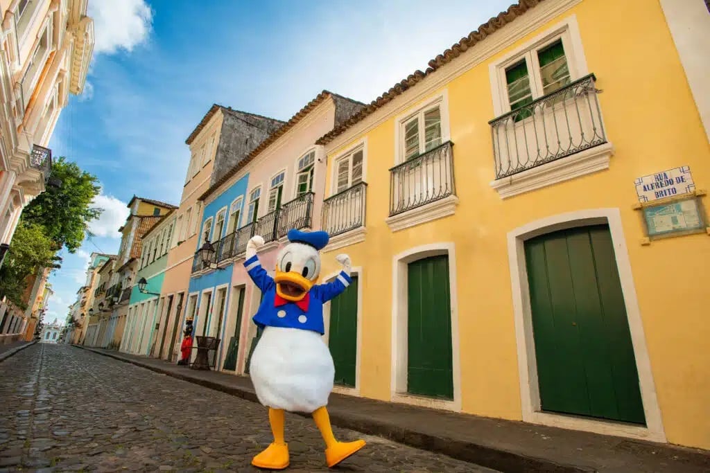 Pato-Donald-em-Salvador Disney envia o Pato Donald à Bahia para comemorar seus 90 anos