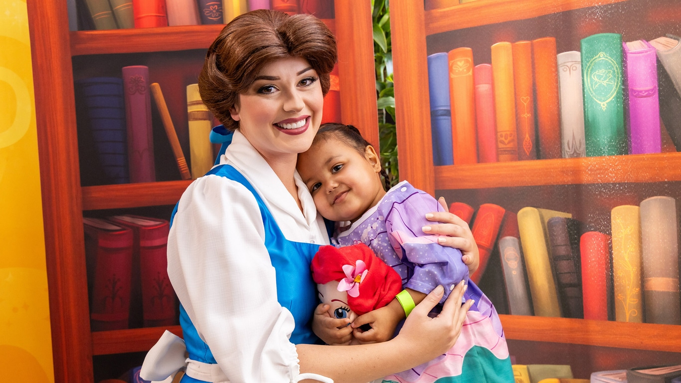 Princesa-Bela-no-Hospital Princesas saem do Disney World e visitam crianças hospitalizadas