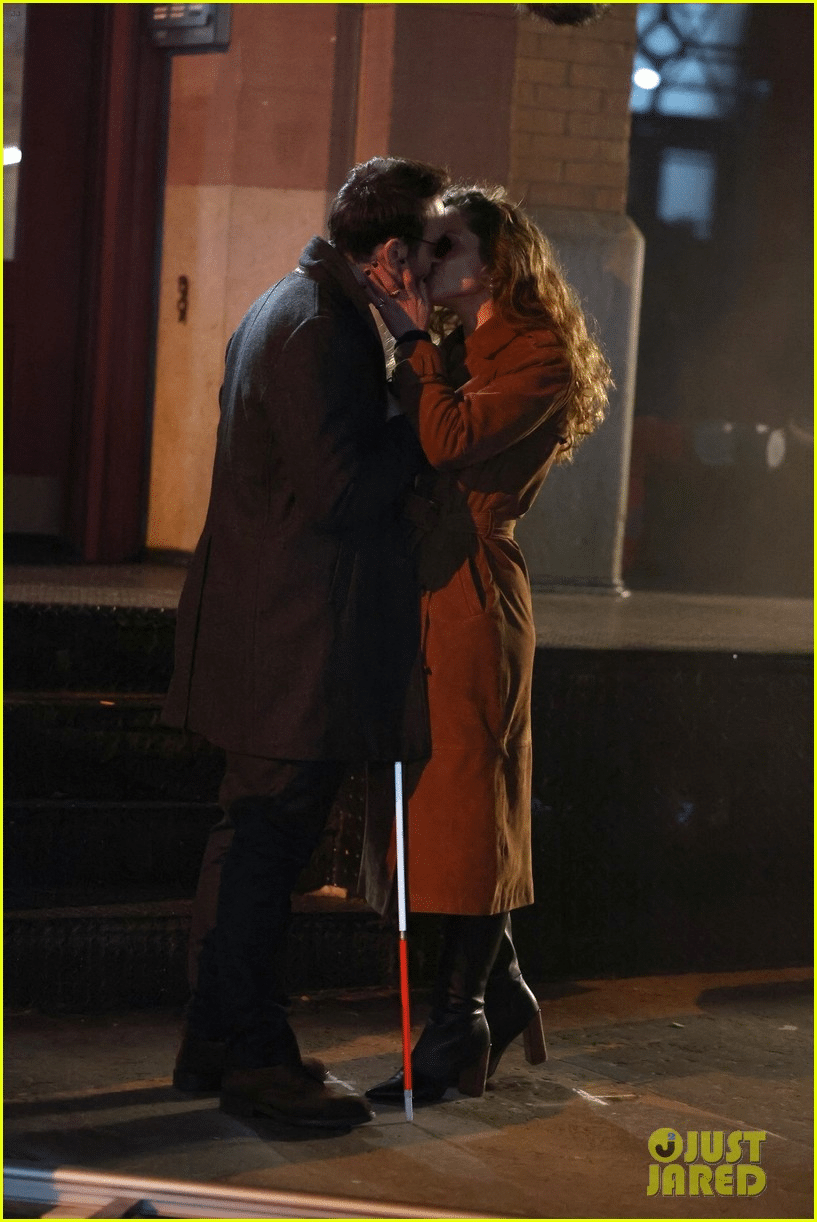 image-3 Charlie Cox beija [SPOILER] no set da nova série do Demolidor
