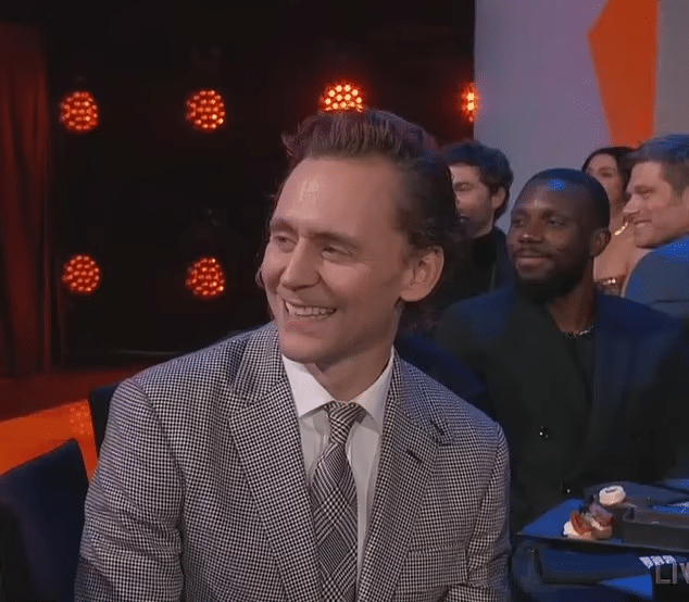 image-31 Tom Hiddleston se diverte com piada sobre sua ex Taylor Swift