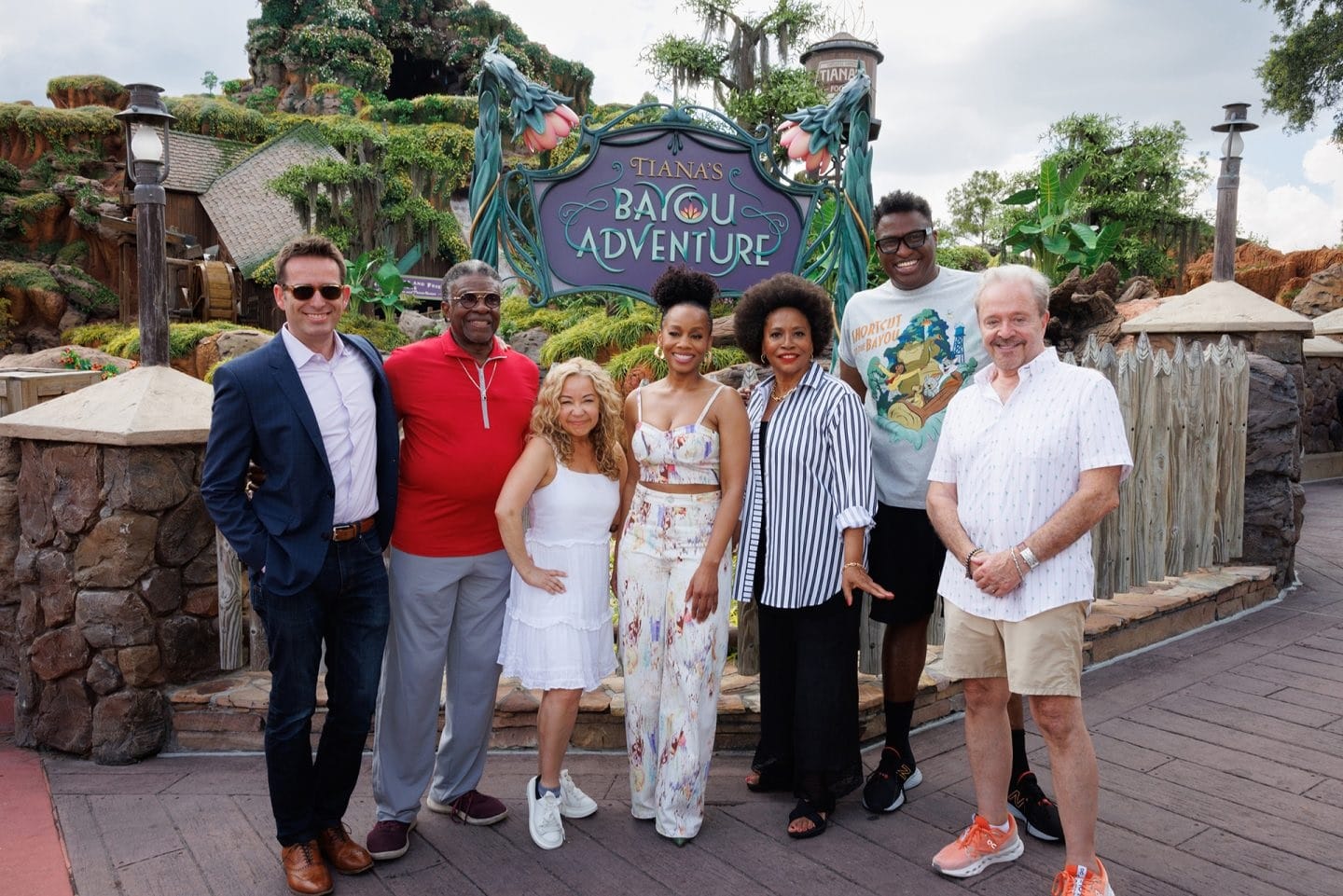 Tianas-Bayou-Adventure-Elenco Elenco de 'A Princesa e o Sapo' visita nova atração de Tiana na Disney
