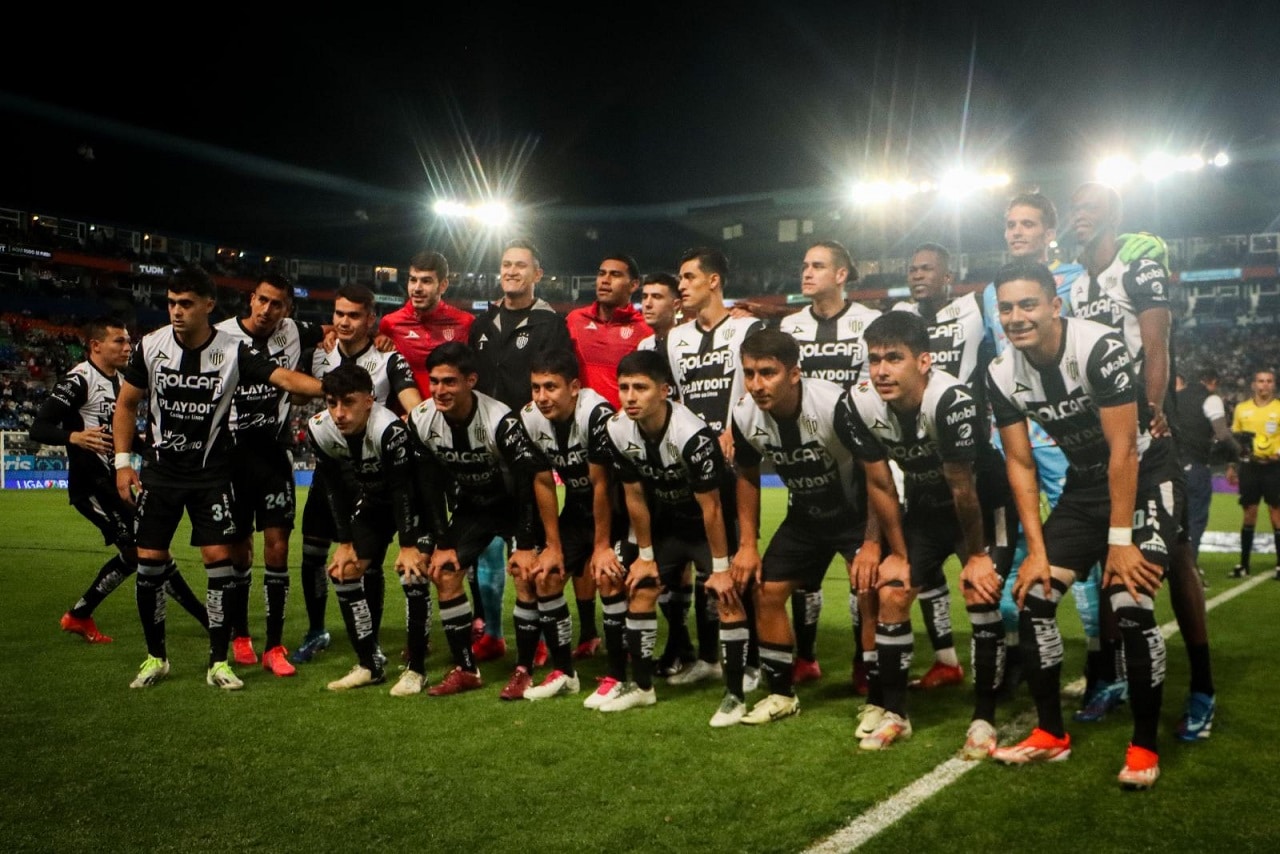 Club-Necaxa-Uniforme-2 Bem-Vindos ao Wrexham terá versão com time da América Latina