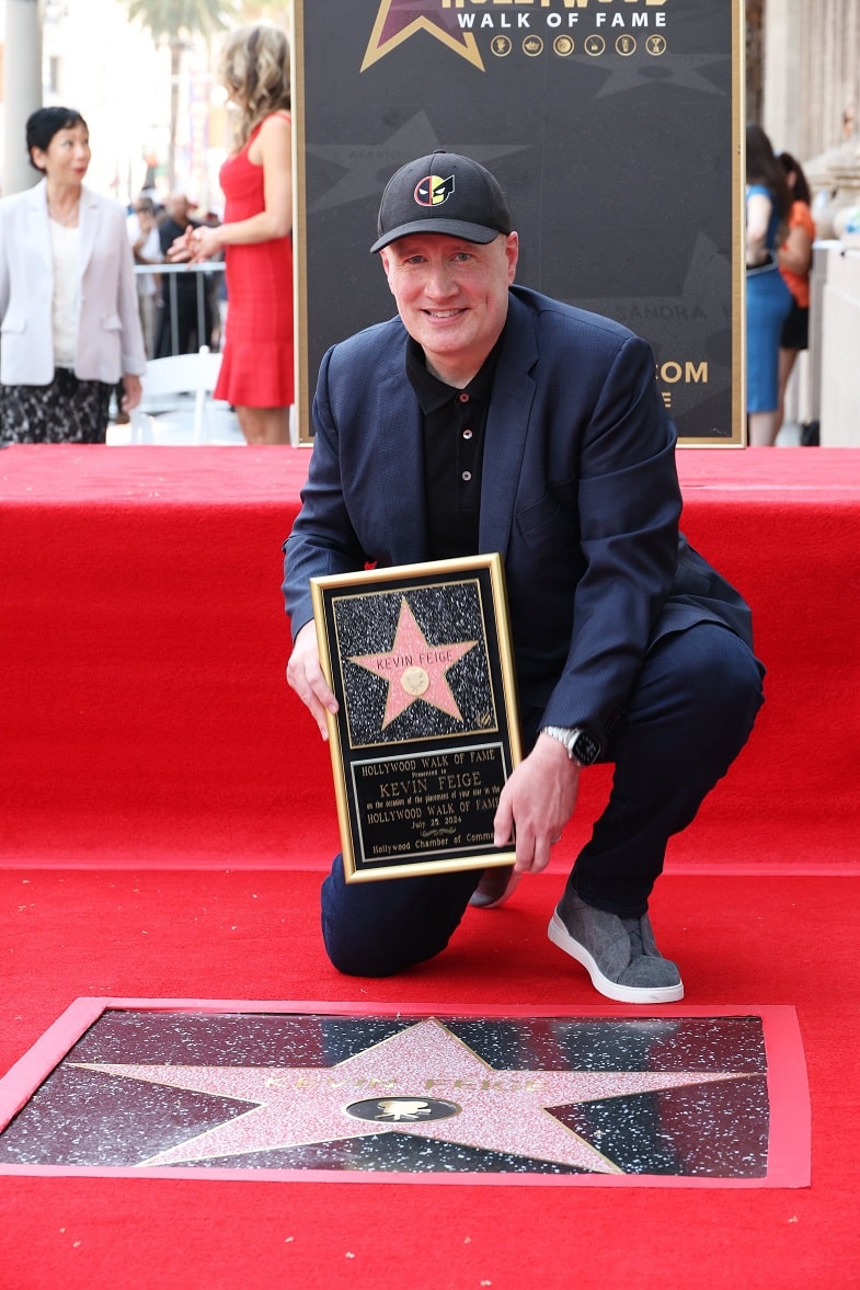 Kevin-Feige-e-a-sua-estrela-na-Calcada-da-Fama Estrelas da Marvel celebram Kevin Feige na Calçada da Fama