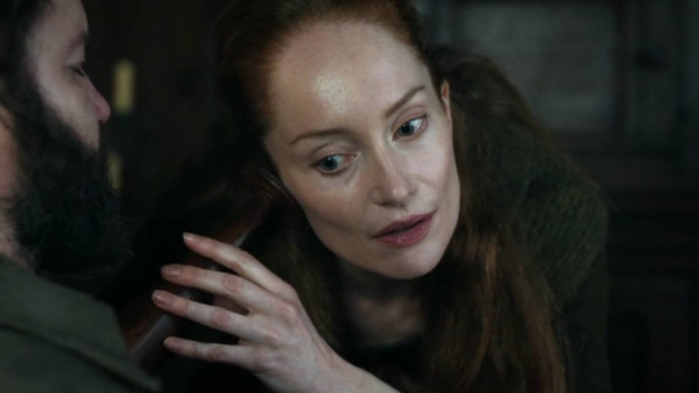 Geillis-Outlander Outlander: Por que Geillis não reconhece Roger na 7ª temporada?