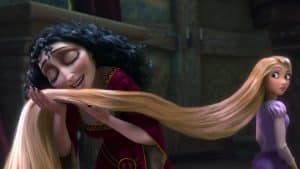 Mamãe Gothel e Rapunzel em Enrolados