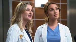 Camilla Luddington e Jessica Capshaw em Grey’s Anatomy