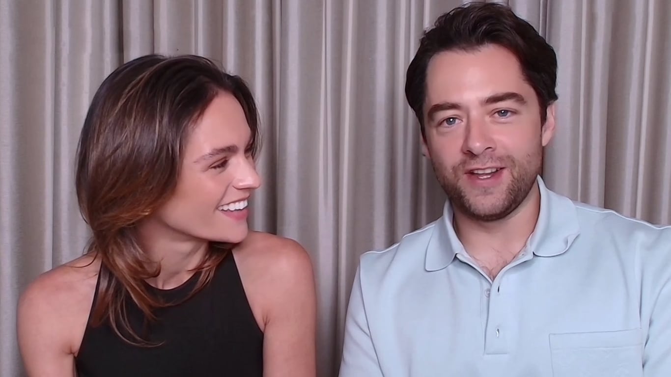 Sophie-Skelton-e-Richard-Rankin-Outlander Atores de Brianna e Roger falam sobre últimas cenas e despedida de Outlander