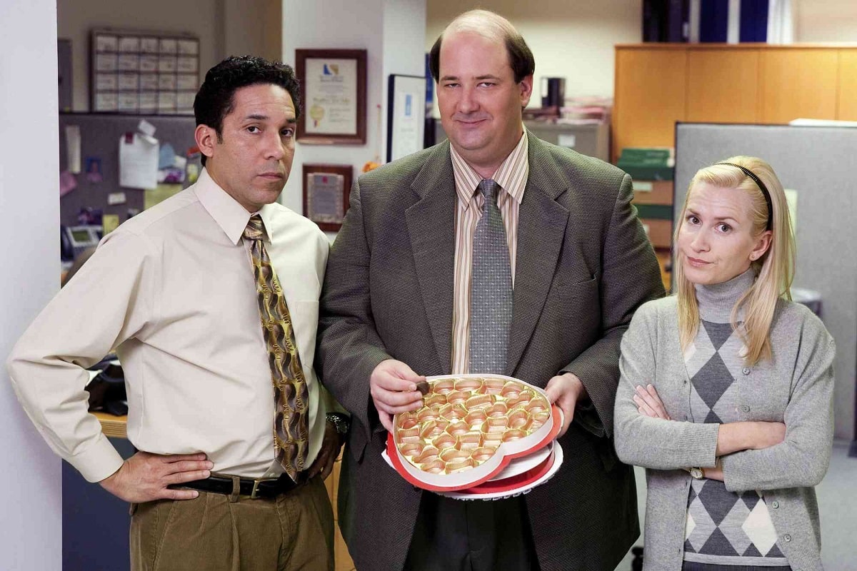 Oscar-Kevin-e-Angela-The-Office Fãs de The Office, atenção: Oscar Nunez pode roubar a cena no spinoff The Paper