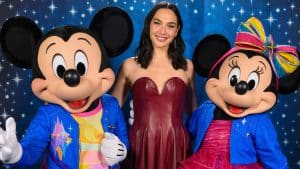 Gal Gadot com o Mickey e a Minnie na Disneyland