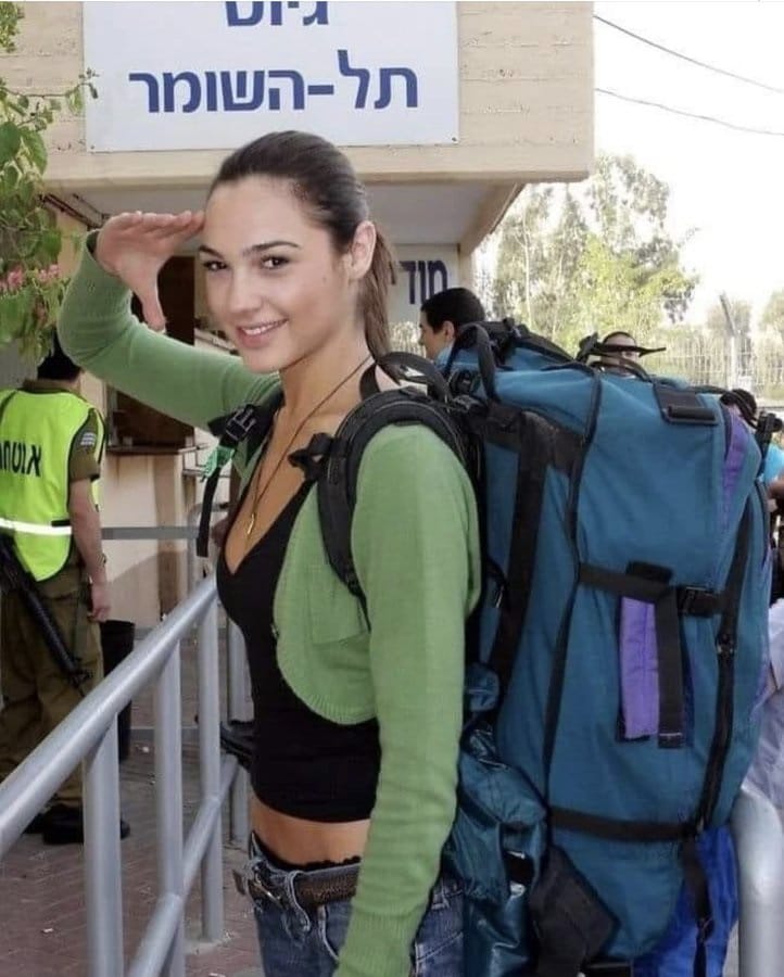 Gal-Gadot-no-servico-militar-de-Israel De soldado a vilã da Disney: Conheça o passado militar de Gal Gadot, a Rainha Má de Branca de Neve