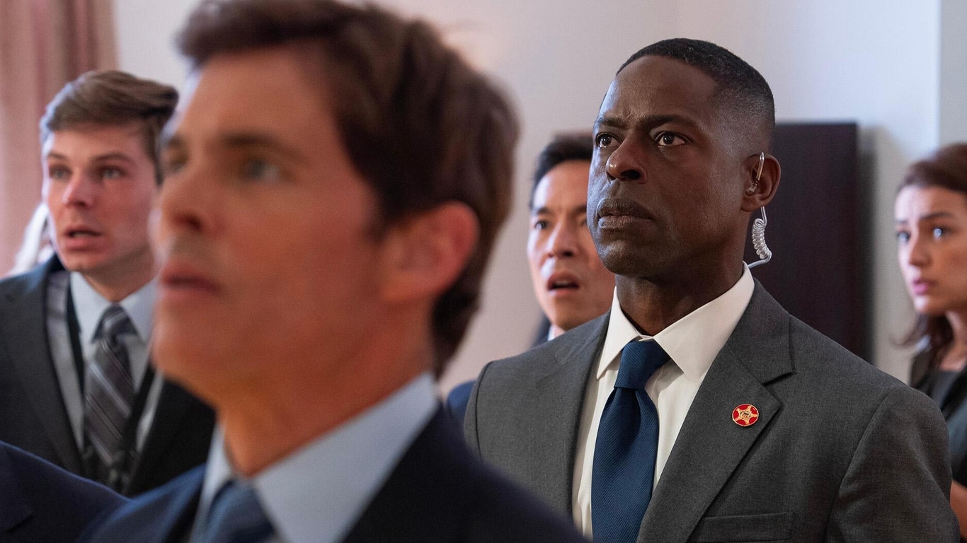 James-Marsden-e-Sterling-K-Brown-em-Paradise O Homem que Guardava os Segredos: Criador de Paradise explica título do último episódio