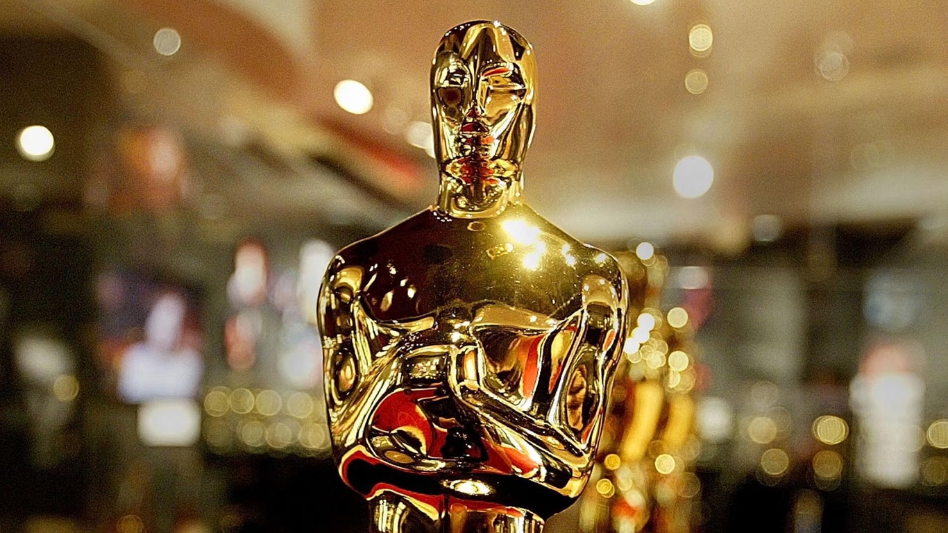 Votantes do Oscar agora precisam assistir aos filmes? Sim, mas tem um porém... Estatueta-Oscar Votantes do Oscar agora precisam assistir aos filmes? Sim, mas tem um porém...