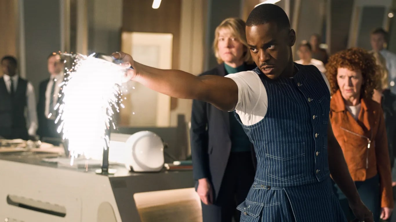 Doctor Who termina 2ª temporada com regeneração surpresa e rosto conhecido Doctor-Who-final-da-segunda-temporada Doctor Who termina 2ª temporada com regeneração surpresa e rosto conhecido