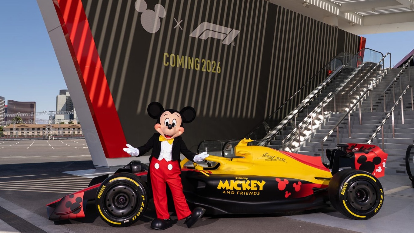 Mickey na pista: Disney e Fórmula 1 anunciam parceria no mundo das corridas Mickey-Formula-1 Mickey na pista: Disney e Fórmula 1 anunciam parceria no mundo das corridas