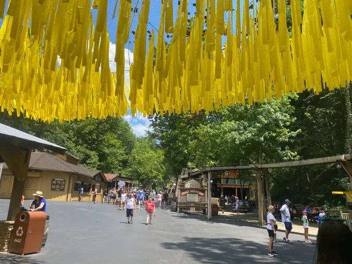 Quer fugir dos preços e filas da Disney? Conheça o Parque Dollywood Dollywood-sem-filas Quer fugir dos preços e filas da Disney? Conheça o Parque Dollywood