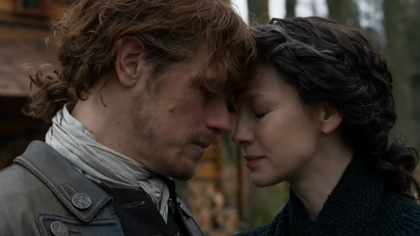 Jamie-Fraser-e-Claire-em-Outlander "James Fraser morre", avisa trailer da última temporada de Outlander