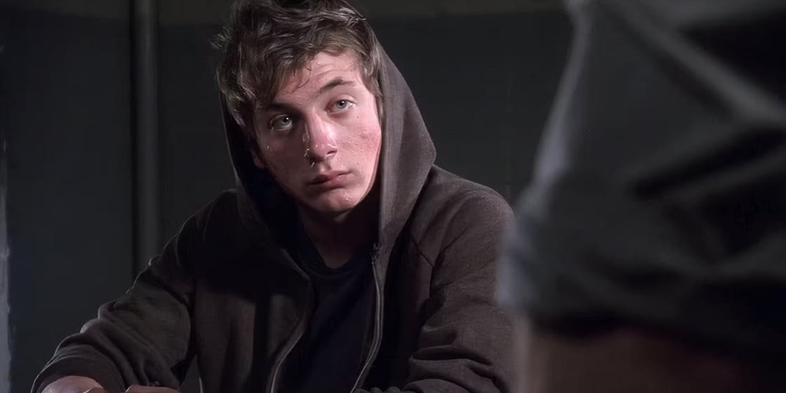 Antes de O Urso, Jeremy Allen White viveu personagem sombrio em série famosa Jeremy-Allen-White-em-Law-and-Order-2 Antes de O Urso, Jeremy Allen White viveu personagem sombrio em série famosa