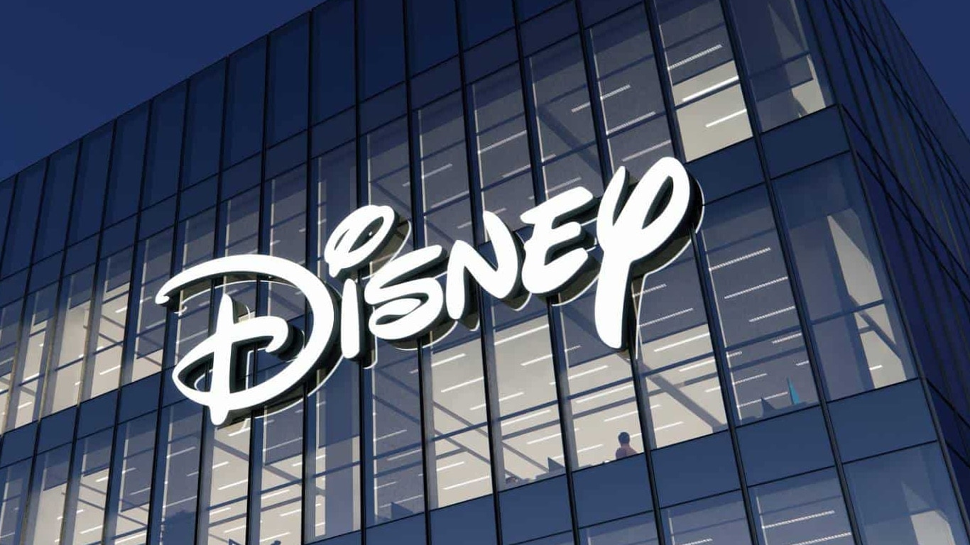 Predio-da-Disney-com-logo Disney contrata: veja os requisitos para a nova vaga de Supervisor de Marketing no Brasil
