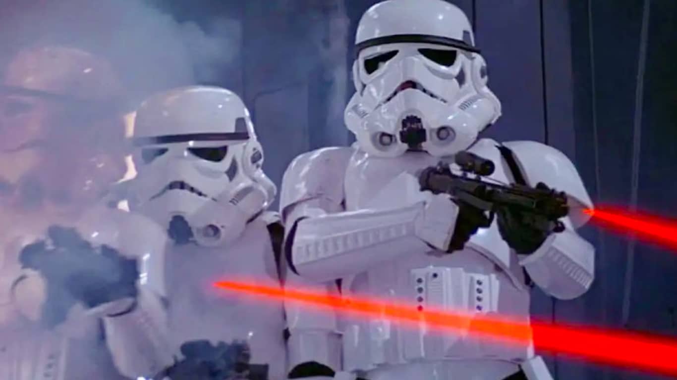 Fã paga R$ 1,4 milhão por item usado em Star Wars: Uma Nova Esperança Stormtrooper Fã paga R$ 1,4 milhão por item usado em Star Wars: Uma Nova Esperança