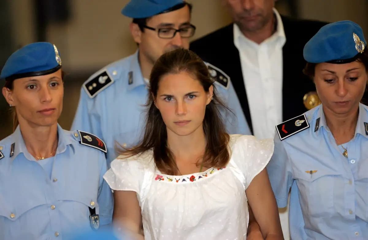 A História Distorcida de Amanda Knox: Quem realmente matou Meredith Kercher? Amanda-Knox-julgamento A História Distorcida de Amanda Knox: Quem realmente matou Meredith Kercher?