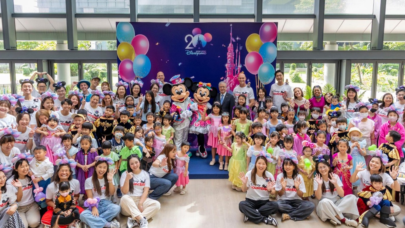 Disney leva alegria para crianças em hospitais do mundo todo com personagens, cinema e roupas especiais Disney-festa-no-hospital Disney leva alegria para crianças em hospitais do mundo todo com personagens, cinema e roupas especiais