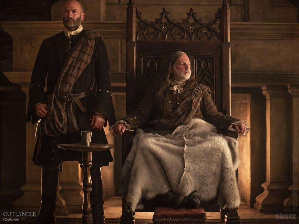 Dougal-MacKenzie-e-Colum-em-Outlander Faz sentido assistir Outlander: Blood of My Blood antes de Outlander?