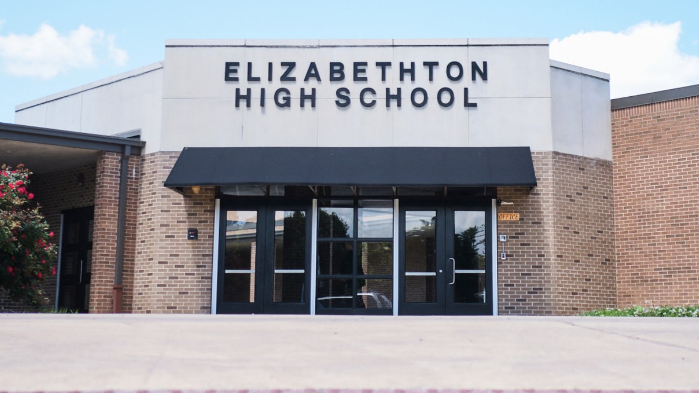 Killer Class: série conta história real de grupo de escola que soluciona casos criminais Elizabethton-High-School Killer Class: série conta história real de grupo de escola que soluciona casos criminais