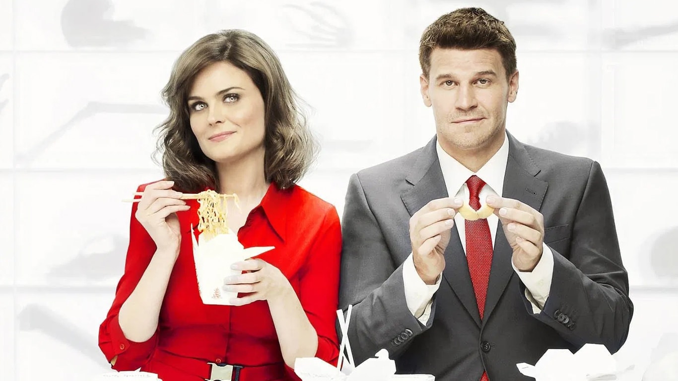 O hábito de Emily Deschanel que irritava David Boreanaz nos bastidores de Bones Emily-Deschanel-e-David-Boreanaz-em-Bones O hábito de Emily Deschanel que irritava David Boreanaz nos bastidores de Bones