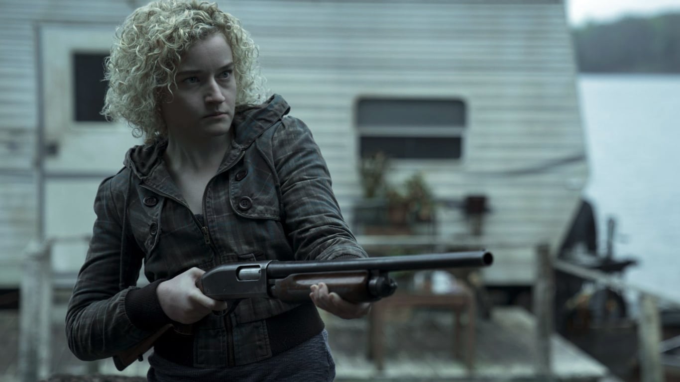 Julia-Garner-como-Ruth-Ozark O que Ozark tem a ver com Quarteto Fantástico? Julia Garner mostra na prática