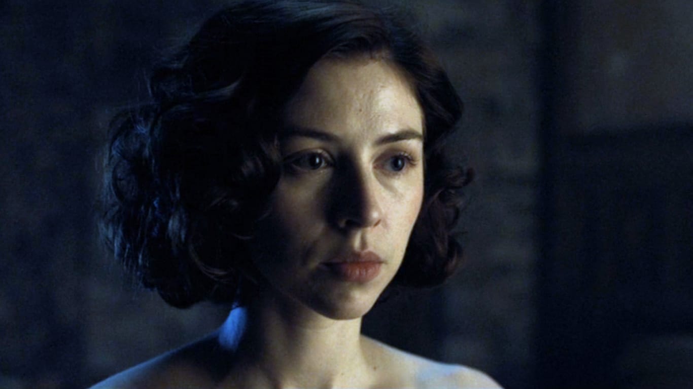 Julia-se-oferece-a-Simon-Fraser-em-Outlander-Blood-of-My-Blood Por que Julia não percebe que Henry também está no passado em Outlander: Blood of My Blood?