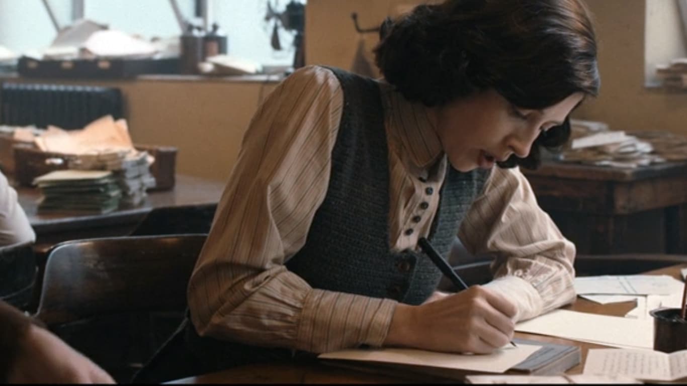 Qual era a exatamente o trabalho de Julia durante a guerra em Outlander: Blood of My Blood? Julia-trabalhando-em-Outlander-Blood-of-My-Blood Qual era a exatamente o trabalho de Julia durante a guerra em Outlander: Blood of My Blood?