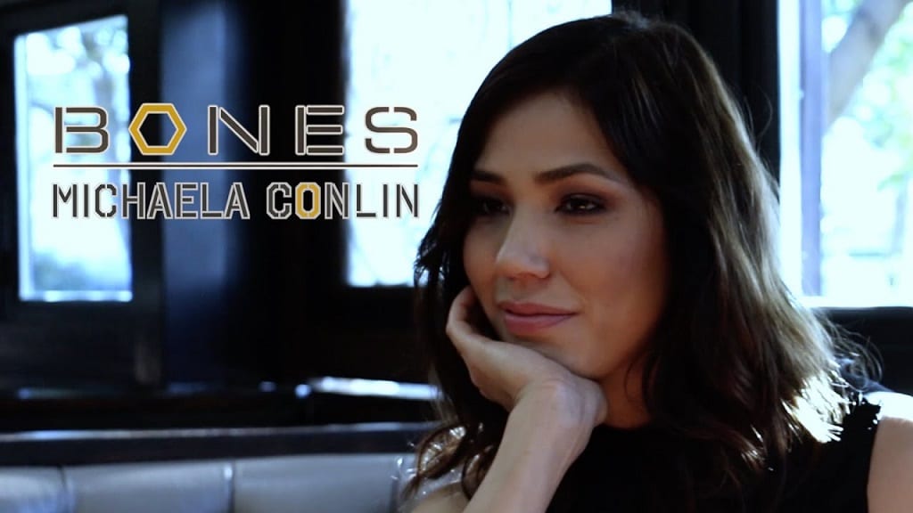 Máquina de pum em Bones: David Boreanaz relembra histórias hilárias e constrangedoras nos bastidores Michaela-Conlin-em-Bones Máquina de pum em Bones: David Boreanaz relembra histórias hilárias e constrangedoras nos bastidores