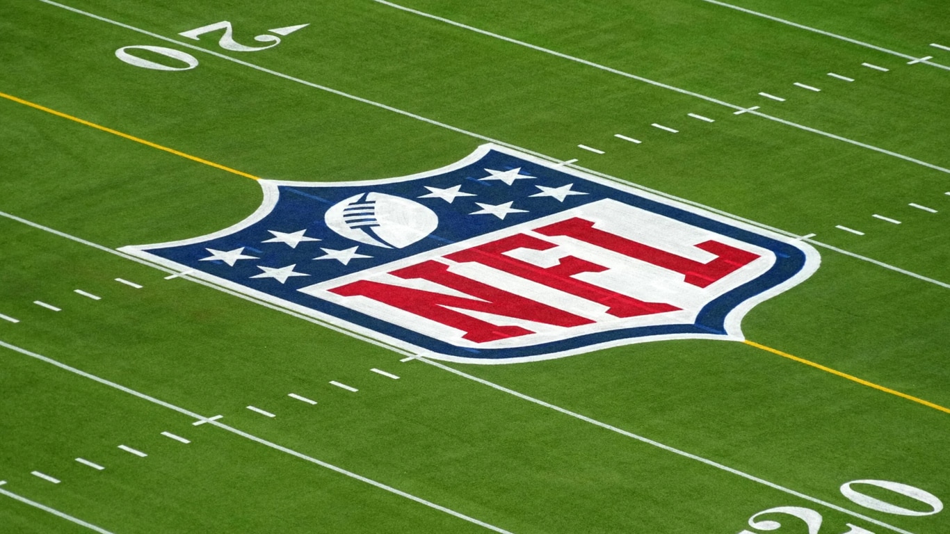 Novo acordo entre Disney e NFL inclui jogos extras, RedZone e participação bilionária NFL-logo-no-campo Novo acordo entre Disney e NFL inclui jogos extras, RedZone e participação bilionária