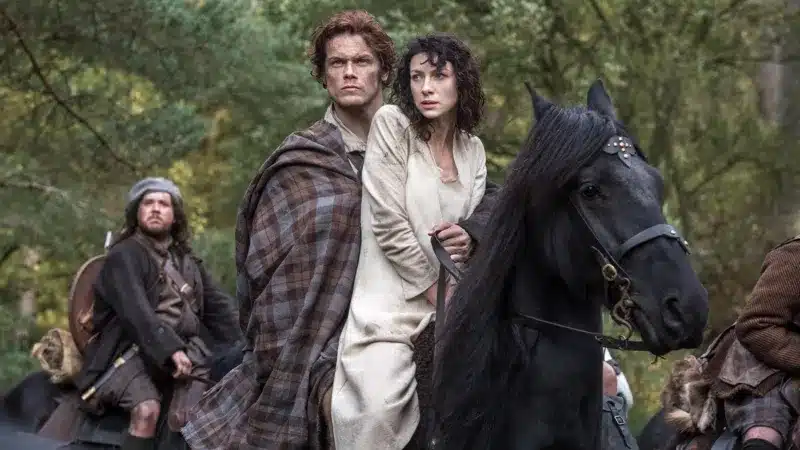 Por que Dougal e Colum não reconhecem o nome Beauchamp em Outlander? Outlander-episodio-1 Por que Dougal e Colum não reconhecem o nome Beauchamp em Outlander?