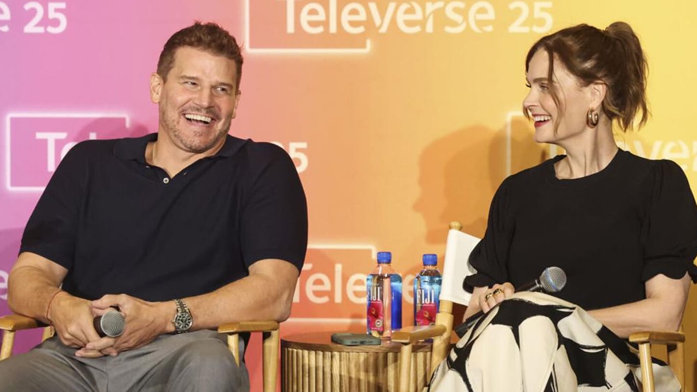 Máquina de pum em Bones: David Boreanaz relembra histórias hilárias e constrangedoras nos bastidores Reencontro-do-elenco-de-Bones Máquina de pum em Bones: David Boreanaz relembra histórias hilárias e constrangedoras nos bastidores