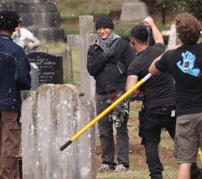 Peter Parker visita túmulo em novas imagens de Homem-Aranha: Um Novo Dia image-27 Peter Parker visita túmulo em novas imagens de Homem-Aranha: Um Novo Dia