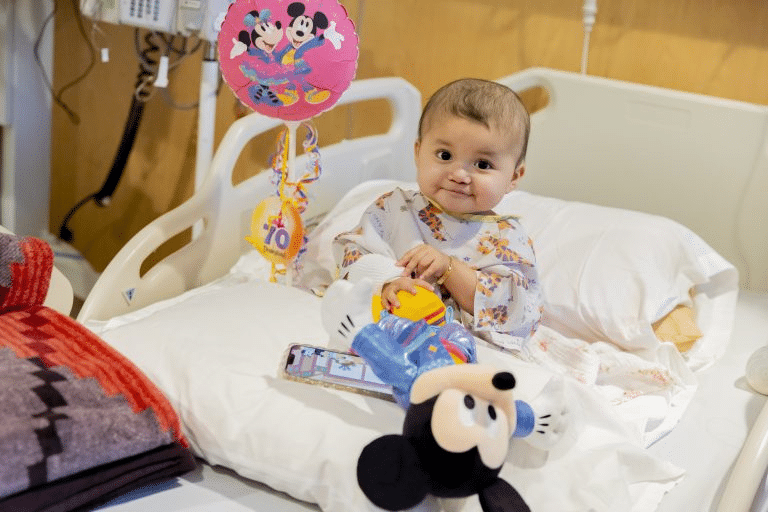 Disney leva alegria para crianças em hospitais do mundo todo com personagens, cinema e roupas especiais image-58 Disney leva alegria para crianças em hospitais do mundo todo com personagens, cinema e roupas especiais