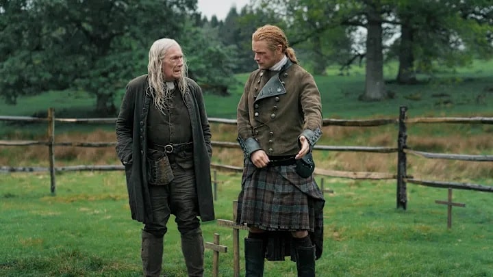 Arch-Bug-e-Jamie-na-setima-temporada-de-Outlander Quem é Arch Bug em Outlander? Blood of My Blood esclarece linha do tempo do personagem
